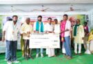 இயற்கை விவசாயிகளுக்கு விருது வழங்கிய நடிகர் சௌந்தரராஜா!